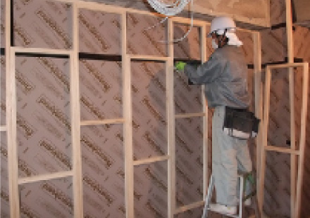 工期を短縮し、施工品質を一定化するプレカット工法